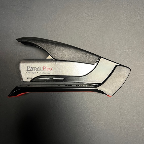 COPY - Paperpro One Finger Stapler - The Prodigy. 25 sheet power. Black/Silver. - Picture 5 of 6
